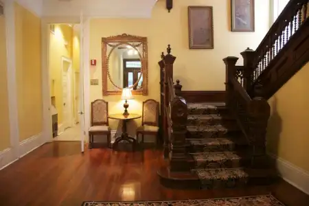 The Queen Anne - 9