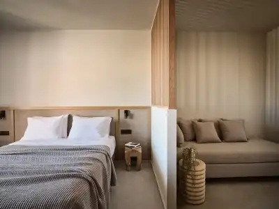 Alamis & Apartments - 3