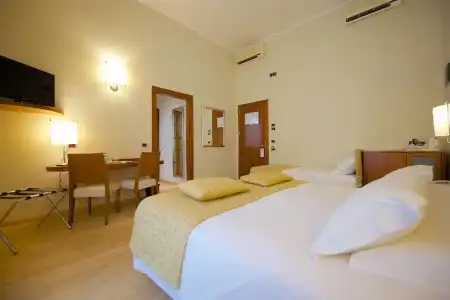 Best Western Crystal Palace - 41