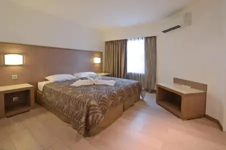 Calvi Hôtel - 6