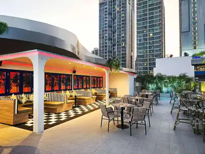 Radisson Suites Bangkok Sukhumvit - 0