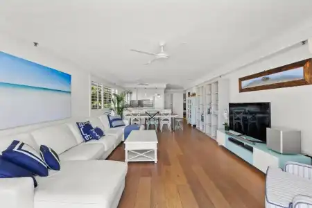 Gemini Court Holiday Apartments - 384