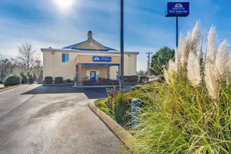 Suburban Studios Chattanooga Northeast - Ooltewah - 16