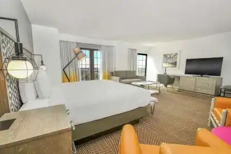 DoubleTree by Hilton - 42