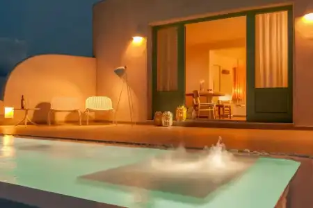 Neptune Luxury Spa Suites - 18