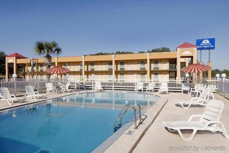 Americas Best Value Inn and Suites Bismarck - 11