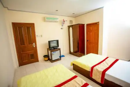 Kim Thuy Ngan Ha - 10