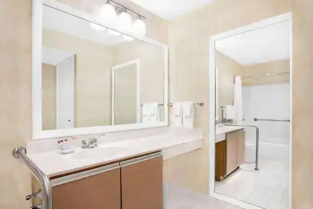 Hawthorn Extended Stay by Wyndham Green Bay - 5