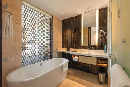 Hilton - 44