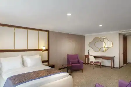 Ramada Plaza by Wyndham - 37