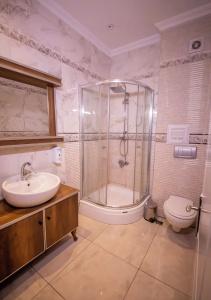 Royal Garden Suite - 19