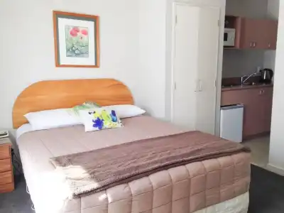 Bush Inn Court Motel - 105