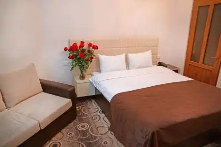 The Highway Guest House - 14
