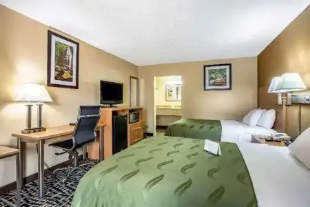 Quality Inn Bowling Green South - 43