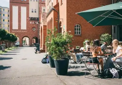 Three Little Pigs Hostel - Your Berlin Castle - 5