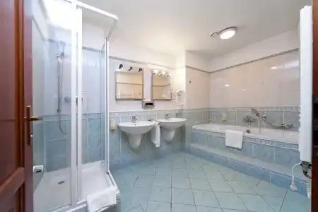Hostel Little Quarter - 6