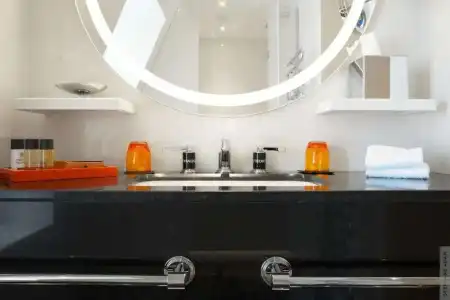 Hôtel Montaigne - 28