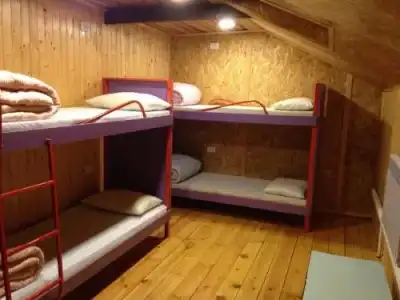Urban Monkey Tent Hostel & Bar - 3