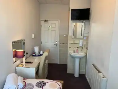 Austins Guest House - 13