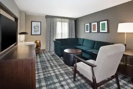DoubleTree by Hilton - 73