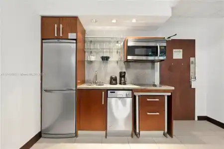 Strand Ocean Drive Suites - 44