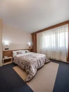 Macola - 34