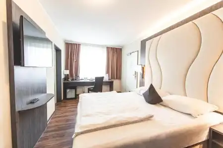 Plaza Inn Grevenbroich - 40