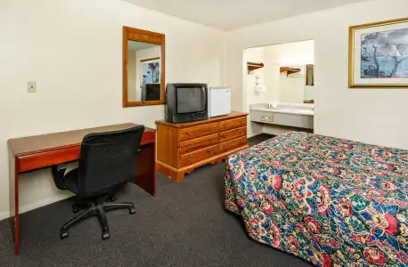 Red Carpet Inn - Louisville - 4
