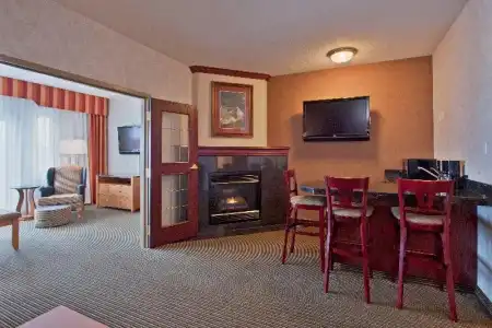 Holiday Inn Express & Suites Calgary S-Macleod Trail S by IHG - 68