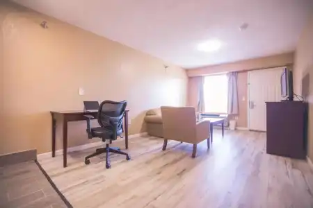The Crossroads & Suites - 33