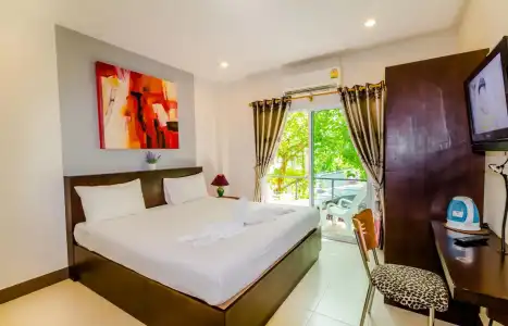 Baan Yuyen Karon Guesthouse - 1