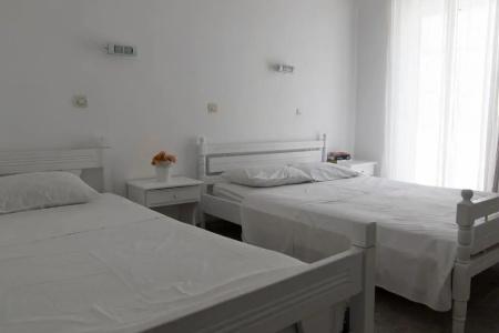 Armadoros / Ios Backpackers - 11