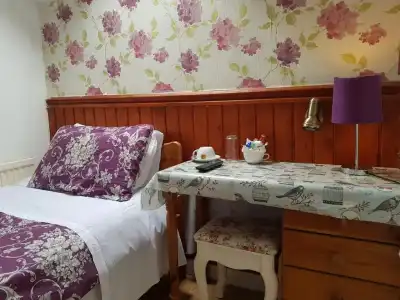 Adams Guest House - 24