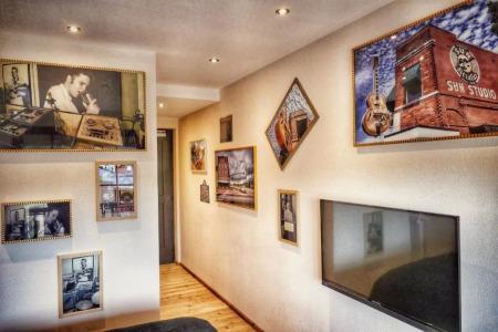 Road Stop Neandertal - 36