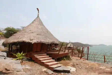 Paree Hut Resort Koh Sichang - 9