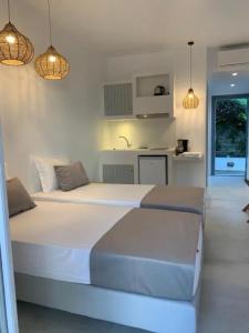 Ios Art Studios & Luxury Apartments - 43