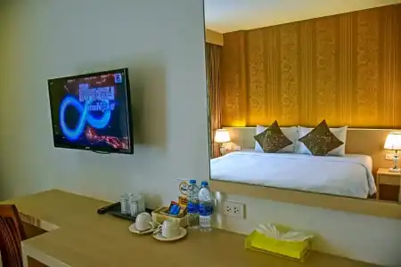Ocean and Ole Patong - 17