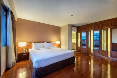 Bandara Silom Suites - 77