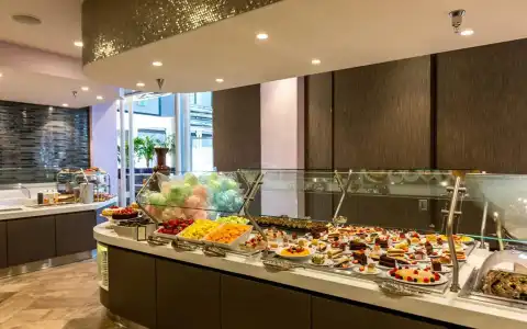 Hilton Los Angeles/Universal City - 11