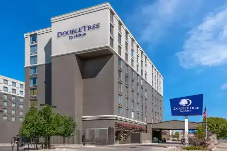 DoubleTree by Hilton Denver Cherry Creek - 49