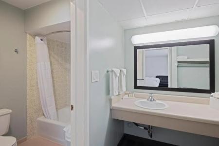 Vagabond Inn Glendale - 53