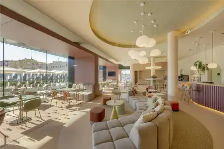 Hampton by Hilton Alicante Airport - 11