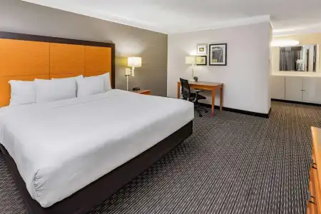 La Quinta Inn by Wyndham Laredo I-35 - 48