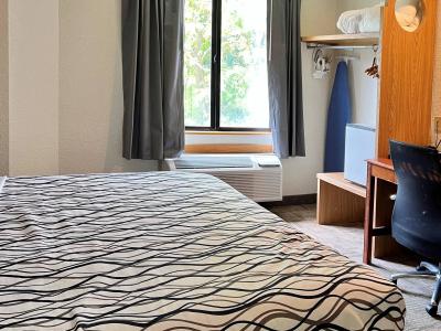 Rodeway Inn Airport - 17