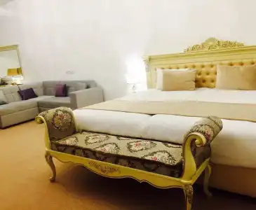 Botanic Boutique - 1