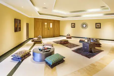 Al Hamra Residences Apartment - 16