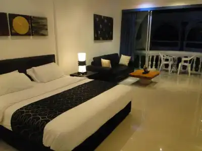 East Suites - 100
