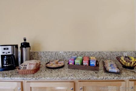 Americas Best Value Inn and Suites Bismarck - 17