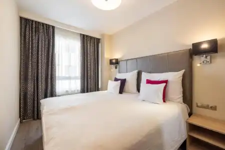 Silver Crown & Residence - 36