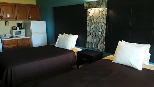 Driftwood Beach Motel - 103